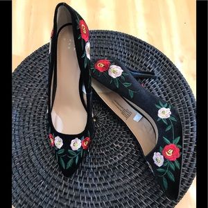 NEW BLACK FLORAL  ‘a new day’ Sz8 HEELS